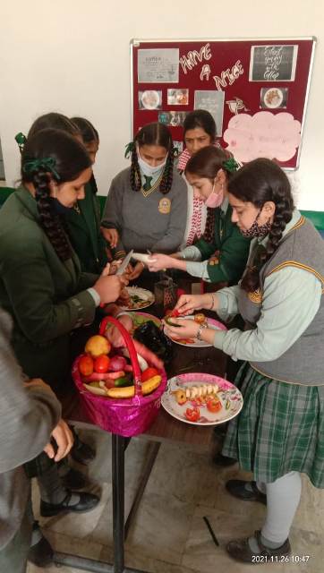 Salad and Sandwich Preparation Competition